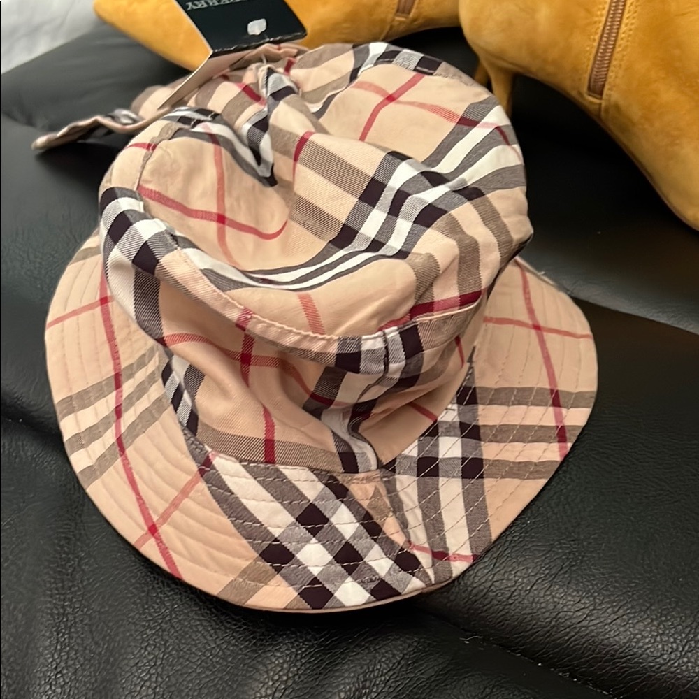 Burberry Tan and Black Hat Classic Curved Brim - Picture 2 of 5